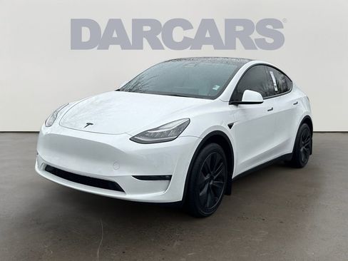 Used 2022 Tesla Model Y Long Range image 3