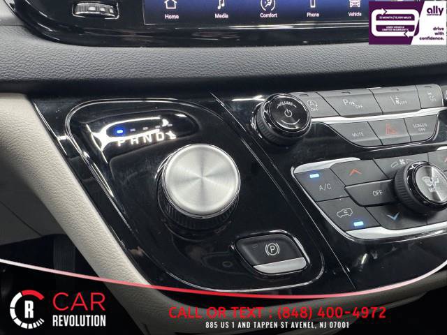 Used 2023 Chrysler Pacifica Touring-L FWD image 33