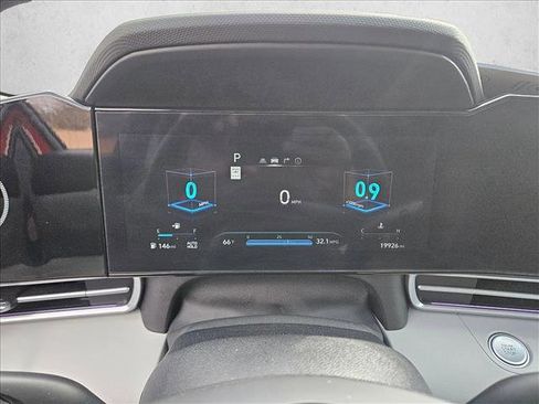 Used 2024 Hyundai Elantra Limited image 21