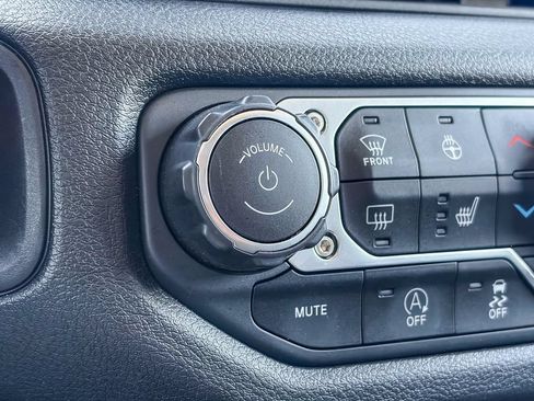 Used 2024 Jeep Wrangler Unlimited Sport AWD/4WD image 29