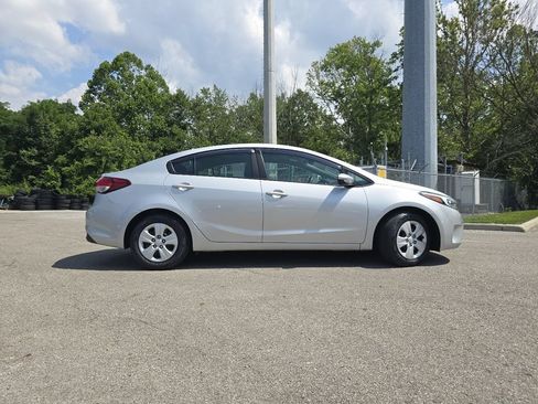 Used 2017 Kia Forte LX FWD image 11