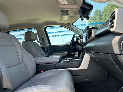 Used 2022 Toyota Tundra Limited w/ Power Package AWD/4WD image 18