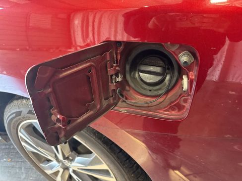 Used 2018 Nissan Pathfinder Platinum image 11