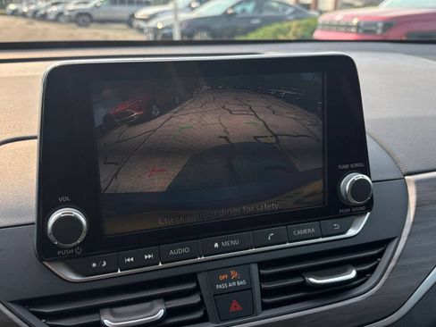Used 2025 Nissan Altima 2.5 SV FWD image 25