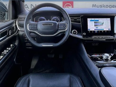 Used 2024 Jeep Wagoneer L Series II w/ Flexible Seating Group image 8