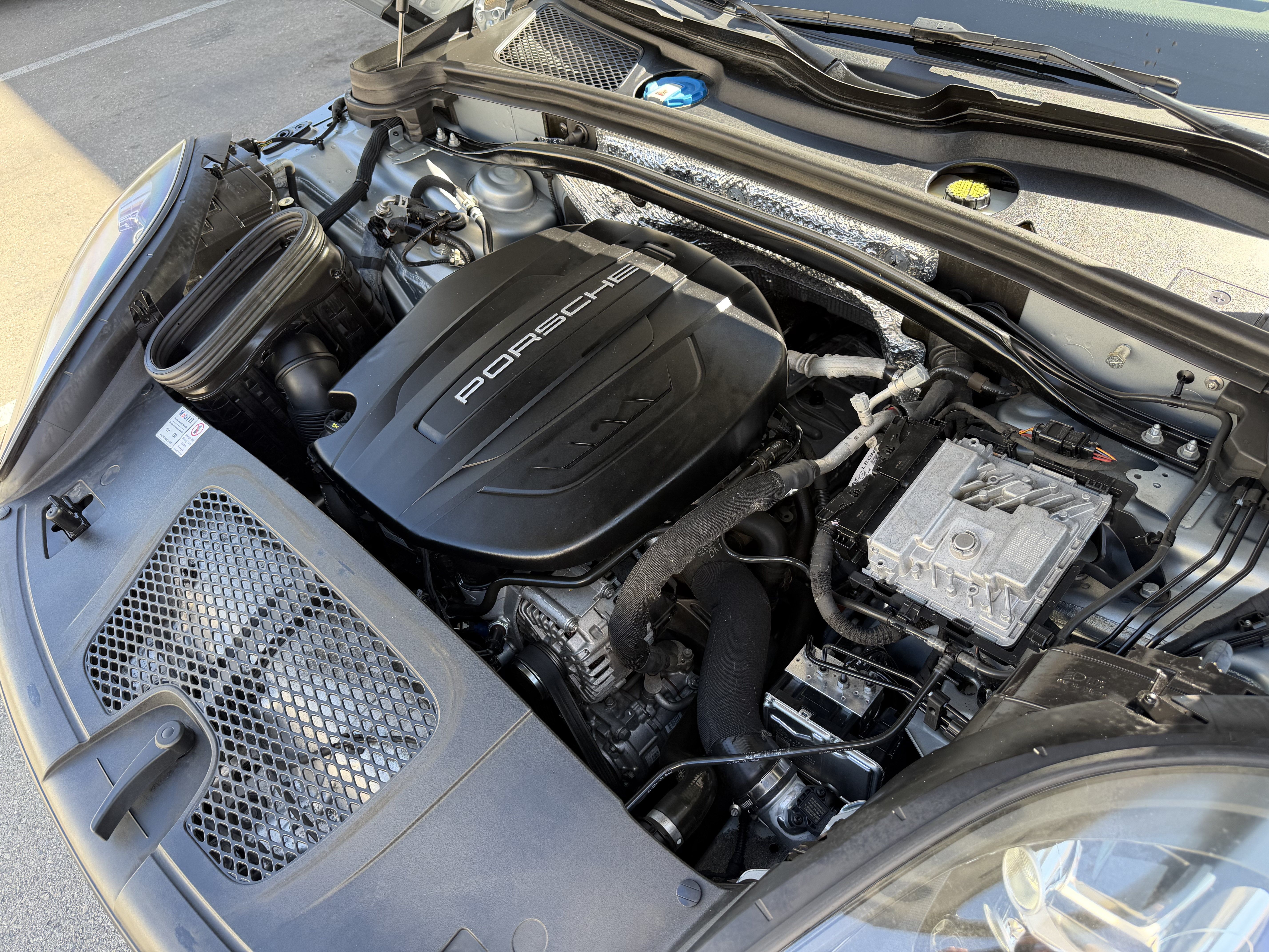 Used 2020 Porsche Macan AWD/4WD image 32