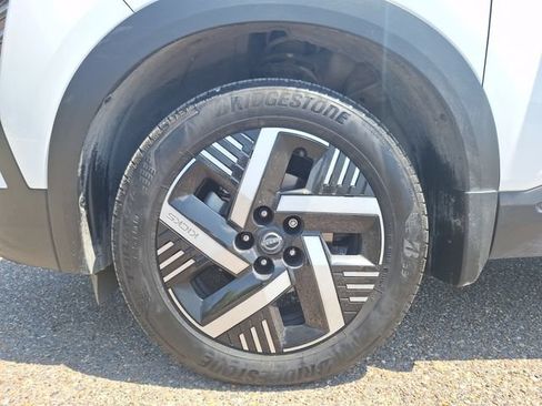 Certified 2025 Nissan Kicks SV FWD image 15