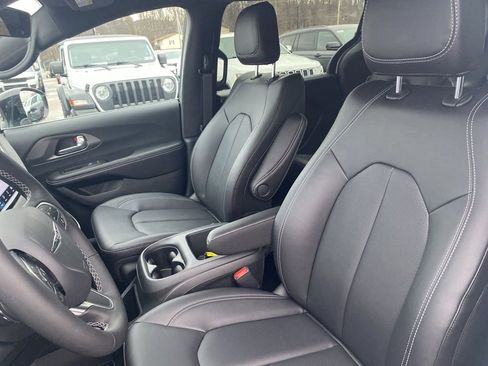 New 2026 Chrysler Voyager LX FWD image 23