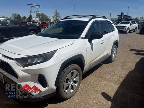 Used 2021 Toyota RAV4 LE AWD/4WD image 3