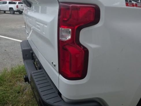 Used 2021 Chevrolet Silverado 1500 LT Trail Boss w/ Convenience Package II AWD/4WD image 8