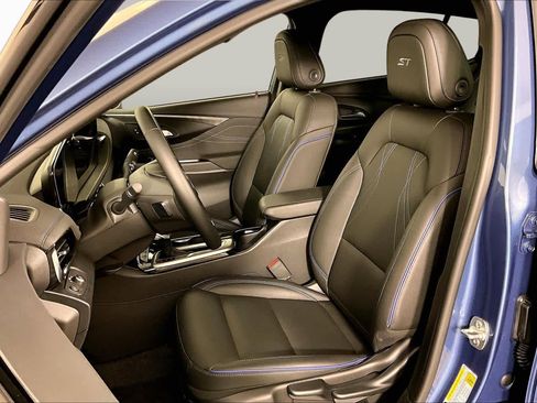 Used 2025 Buick Envista Sport Touring FWD image 8