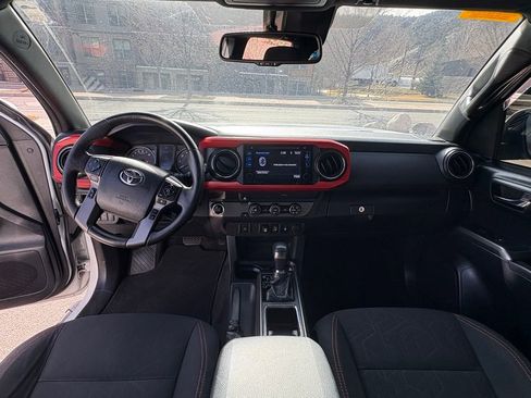 Used 2019 Toyota Tacoma TRD Off-Road image 6