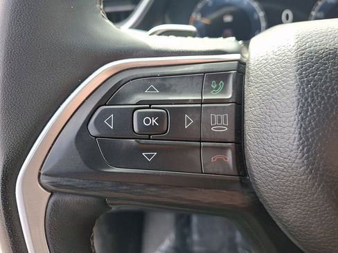 Used 2024 Jeep Grand Cherokee Altitude AWD/4WD image 22