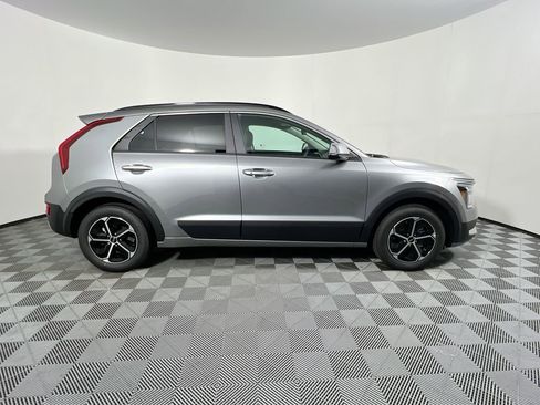 New 2025 Kia Niro SX image 2