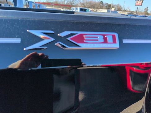 New 2025 GMC Sierra 1500 SLT image 5