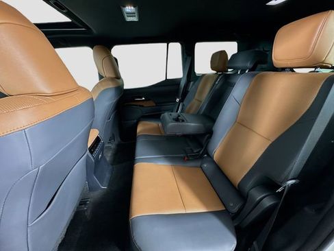 Used 2024 Lexus GX 550 w/ Accessory Package (Z1) image 25