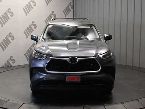 Used 2020 Toyota Highlander L FWD image 2