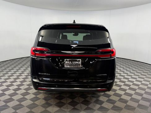 Used 2026 Chrysler Pacifica Limited FWD image 9