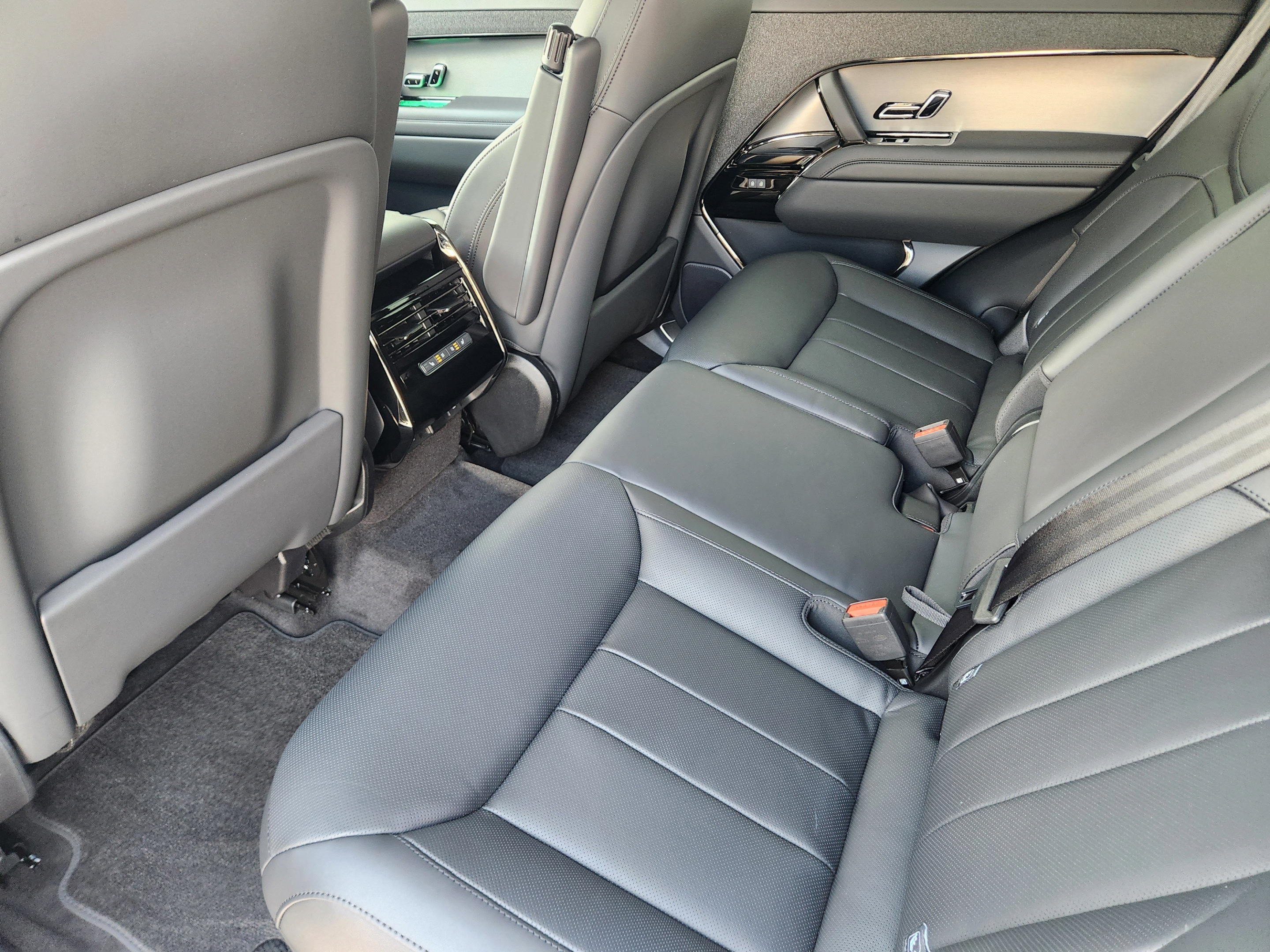 New 2027 Land Rover Range Rover Sport SE AWD/4WD image 28