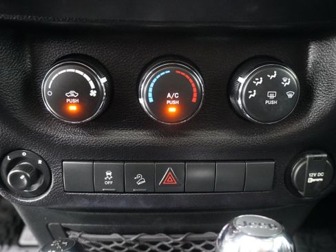 Used 2016 Jeep Wrangler Unlimited Sport w/ Quick Order Package 24S AWD/4WD image 19