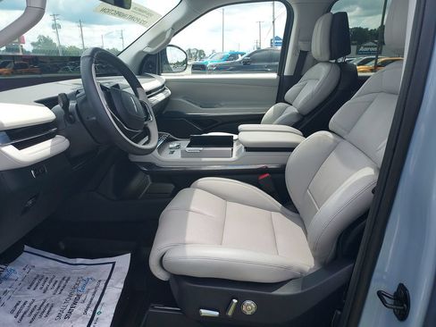 Used 2026 Lincoln Navigator L Reserve AWD/4WD image 13