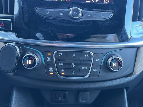 Used 2023 Chevrolet Traverse LS image 20