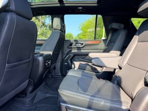 Used 2025 GMC Yukon Denali w/ Sun & Power Step Package AWD/4WD image 28