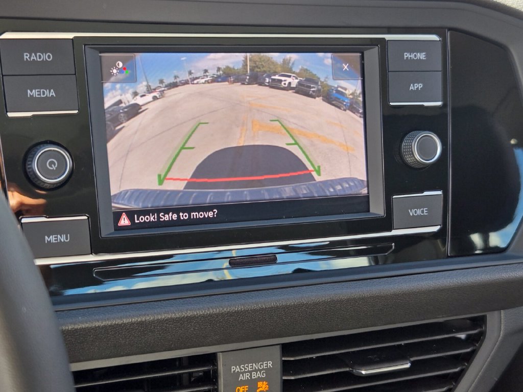 Certified 2023 Volkswagen Jetta SE w/ Panoramic Sunroof Package FWD image 22