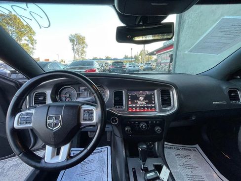 Used 2014 Dodge Charger R/T RWD image 9