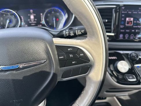 Used 2020 Chrysler Pacifica Limited FWD image 28