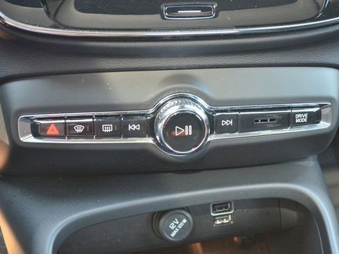 Used 2022 Volvo XC40 T5 R-Design w/ Climate Package image 30