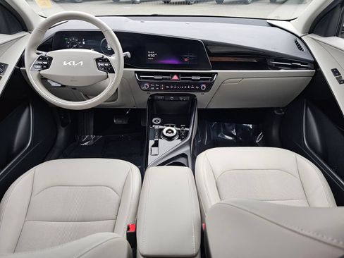 Certified 2023 Kia Niro Wind w/ Wind Preserve Package FWD image 9
