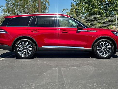 New 2026 Lincoln Aviator AWD image 8