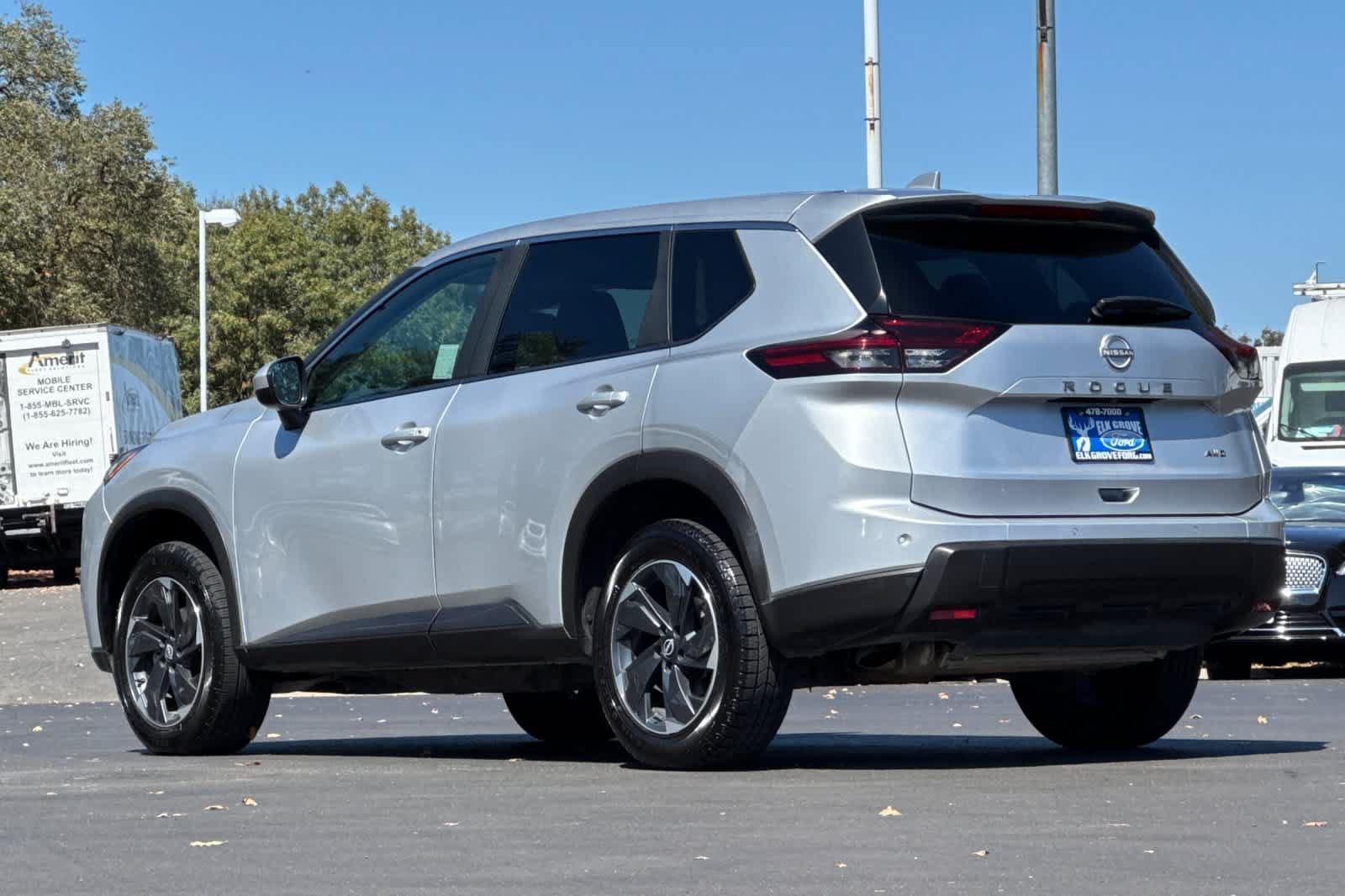 Used 2025 Nissan Rogue SV AWD/4WD image 6