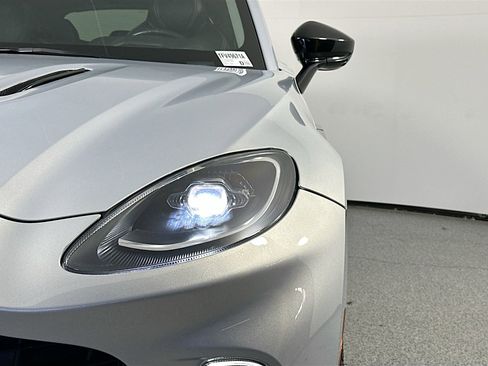 Used 2021 Aston Martin DBX image 8