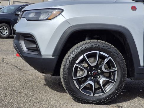 Used 2025 Jeep Compass Trailhawk AWD/4WD image 10