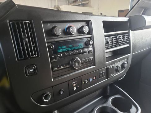 Used 2020 Chevrolet Express 3500 Extended w/ Driver Convenience Package RWD image 18