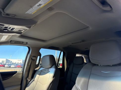 Used 2019 Cadillac Escalade Luxury image 25