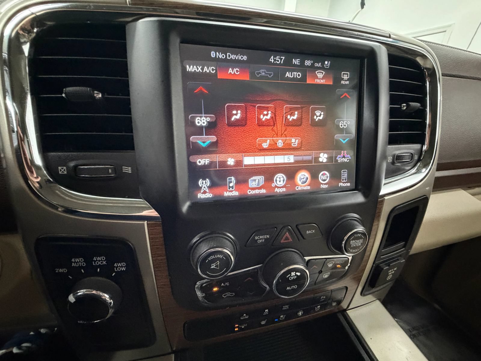 Used 2013 RAM 1500 Laramie w/ Convenience Group AWD/4WD image 29