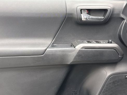 Used 2019 Toyota Tacoma TRD Sport AWD/4WD image 9