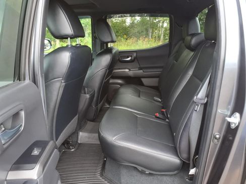 Used 2023 Toyota Tacoma TRD Sport w/ TRD Premium Sport Package AWD/4WD image 16