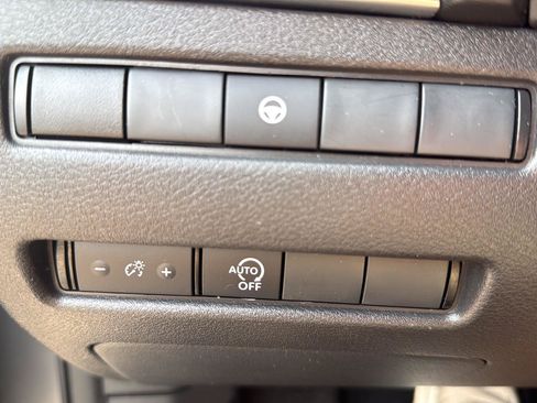 Used 2023 Nissan Rogue SV FWD image 18