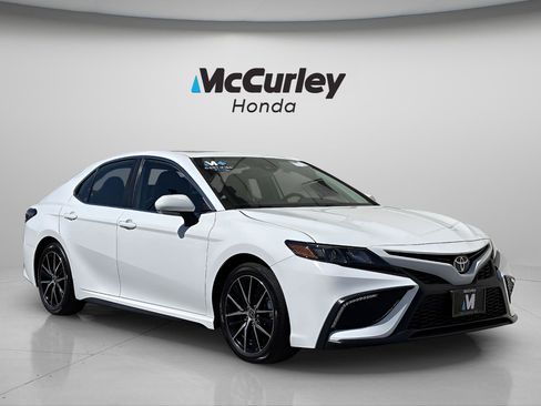 Used 2024 Toyota Camry SE w/ Convenience Package image 1
