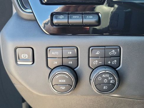 Used 2025 Chevrolet Silverado 1500 ZR2 w/ Technology Package image 24