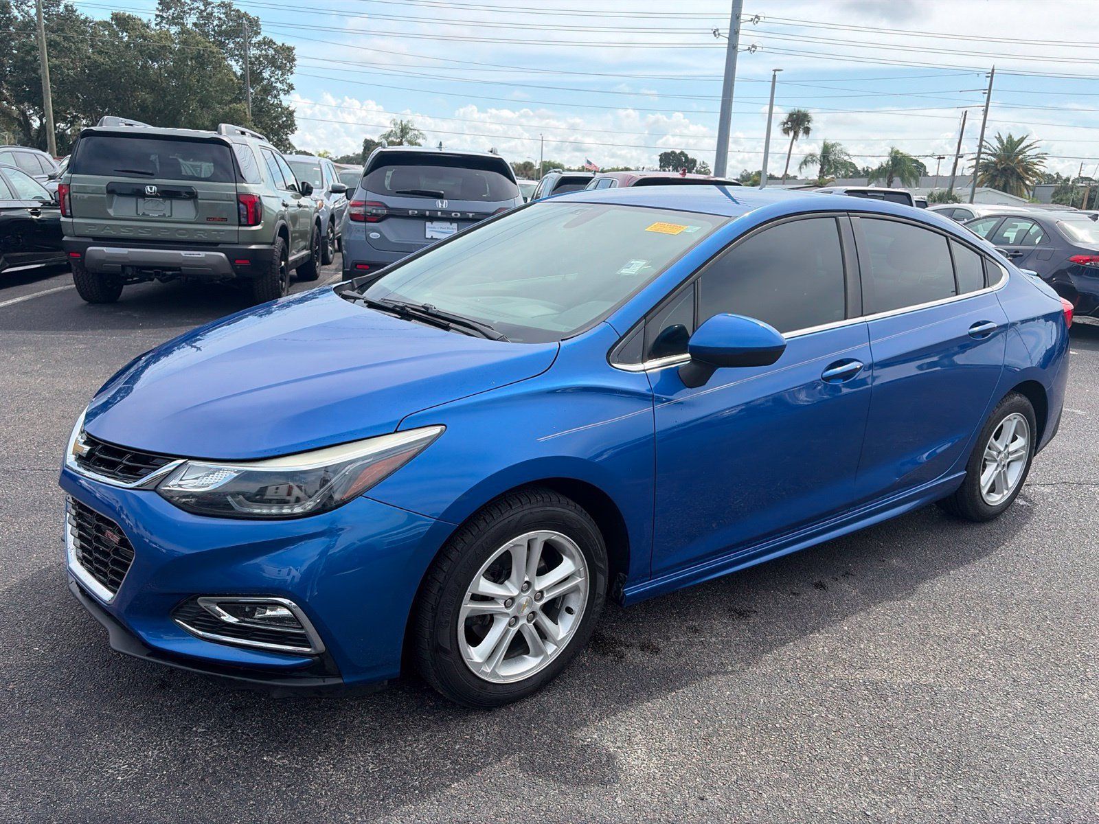 Used 2018 Chevrolet Cruze LT w/ Convenience Package FWD image 3