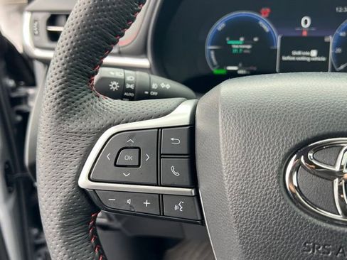 Used 2025 Toyota Sienna XSE image 22