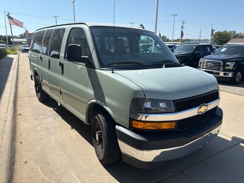 Used 2019 Chevrolet Express 2500 LT w/ LT Preferred Equipment Group RWD image 3