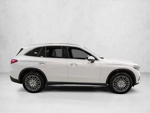 Used 2026 Mercedes-Benz GLC 300 image 4