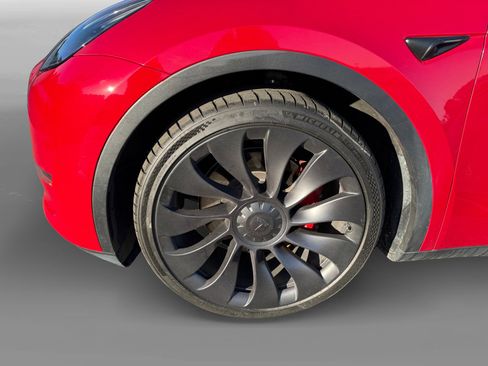 Used 2023 Tesla Model Y Performance image 9