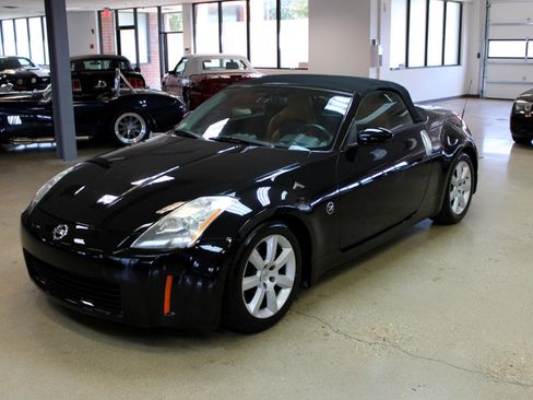 Used 2004 Nissan 350Z Touring image 12